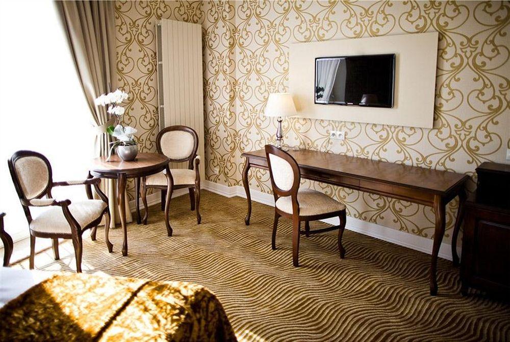 Rezydencja Luxury Hotel Bytom Piekary Śląskie Exteriör bild